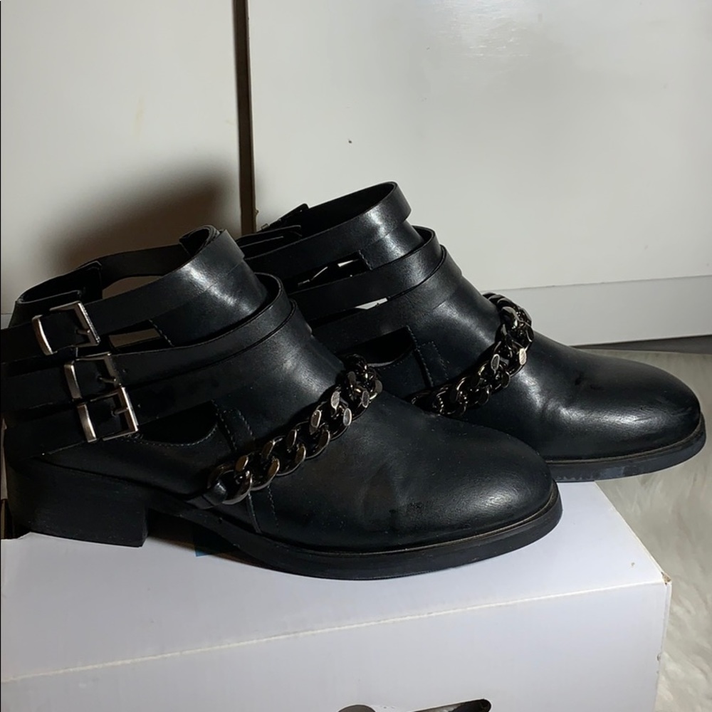 SHOES - Picture 3 of 4